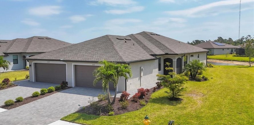 House in Port Charlotte, Florida 2 bedrooms, 144.37 sq.m. № 1650095