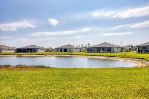 House in Port Charlotte, Florida 2 bedrooms, 144.37 sq.m. № 1650095 - photo 25