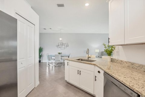House in Port Charlotte, Florida 2 bedrooms, 144.37 sq.m. № 1650095 - photo 13