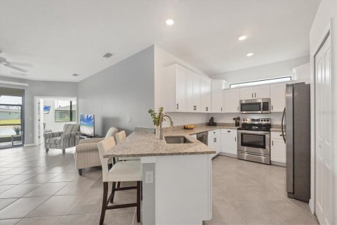 House in Port Charlotte, Florida 2 bedrooms, 144.37 sq.m. № 1650095 - photo 11