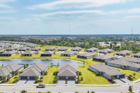 House in Port Charlotte, Florida 2 bedrooms, 144.37 sq.m. № 1650095 - photo 2