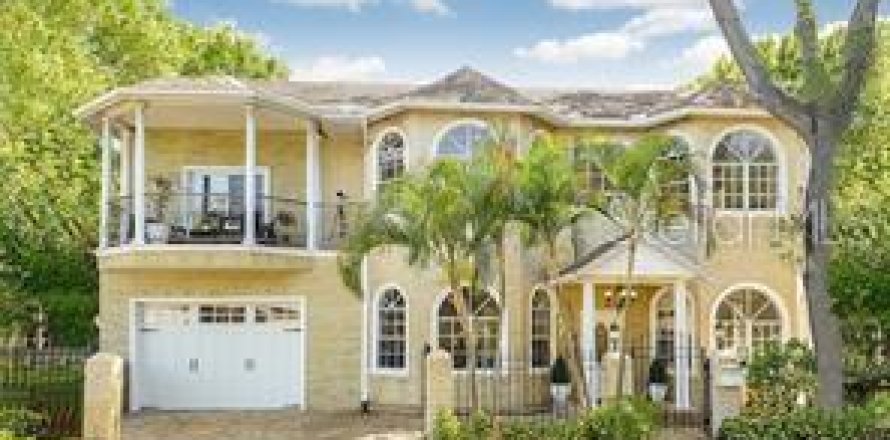 Casa en Tampa, Florida 6 dormitorios, 350.15 m2 № 1558014
