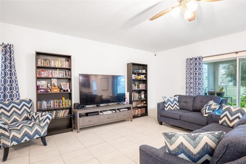 Casa en venta en Davenport, Florida, 4 dormitorios, 226.68 m2 № 2410636 - foto 5