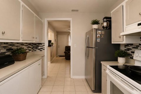 House in Winter Haven, Florida 2 bedrooms, 78.04 sq.m. № 2120993 - photo 9