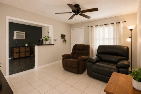 House in Winter Haven, Florida 2 bedrooms, 78.04 sq.m. № 2120993 - photo 4