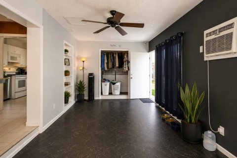 House in Winter Haven, Florida 2 bedrooms, 78.04 sq.m. № 2120993 - photo 7