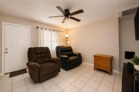 House in Winter Haven, Florida 2 bedrooms, 78.04 sq.m. № 2120993 - photo 3