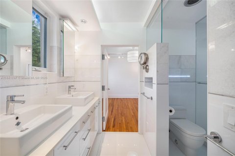 Villa ou maison à vendre à Miami, Floride: 4 chambres, 285.86 m2 № 1936600 - photo 19