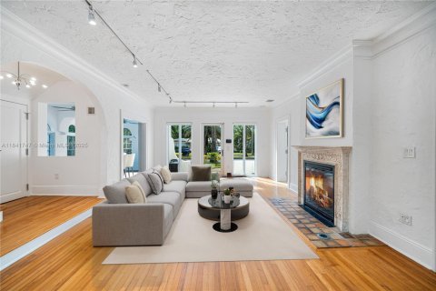 Villa ou maison à vendre à Miami, Floride: 4 chambres, 285.86 m2 № 1936600 - photo 5