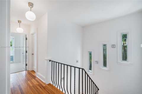 Villa ou maison à vendre à Miami, Floride: 4 chambres, 285.86 m2 № 1936600 - photo 15