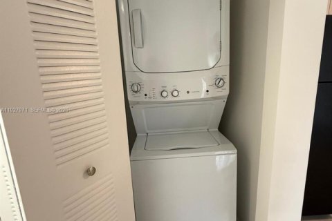 Снять в аренду кондоминиум в Майами, Флорида 2 спальни, 74.32м2, № 1988173 - фото 10