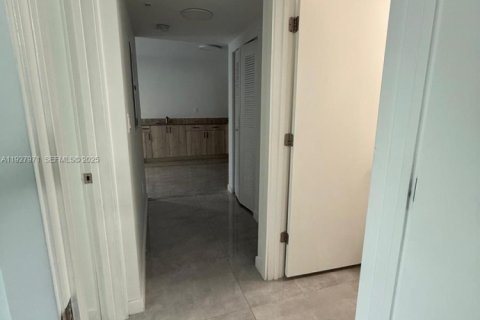 Снять в аренду кондоминиум в Майами, Флорида 2 спальни, 74.32м2, № 1988173 - фото 5