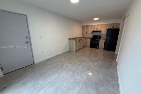 Снять в аренду кондоминиум в Майами, Флорида 2 спальни, 74.32м2, № 1988173 - фото 2