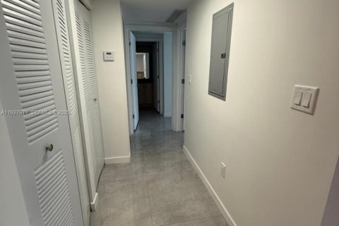 Снять в аренду кондоминиум в Майами, Флорида 2 спальни, 74.32м2, № 1988173 - фото 4