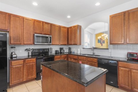 House in Davenport, Florida 6 bedrooms, 267.19 sq.m. № 2196644 - photo 7