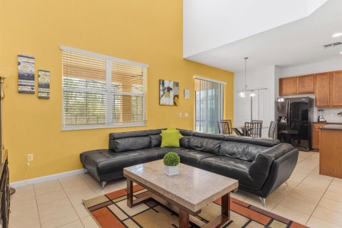 House in Davenport, Florida 6 bedrooms, 267.19 sq.m. № 2196644 - photo 4