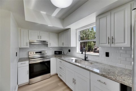 House in Apollo Beach, Florida 3 bedrooms, 107.4 sq.m. № 1526615 - photo 22