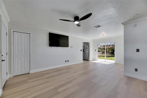 House in Apollo Beach, Florida 3 bedrooms, 107.4 sq.m. № 1526615 - photo 12