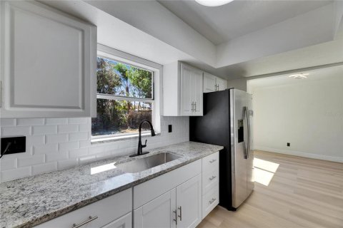 House in Apollo Beach, Florida 3 bedrooms, 107.4 sq.m. № 1526615 - photo 23
