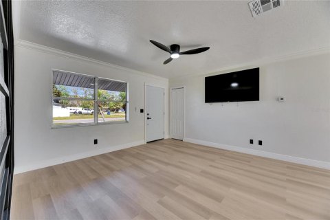 House in Apollo Beach, Florida 3 bedrooms, 107.4 sq.m. № 1526615 - photo 17