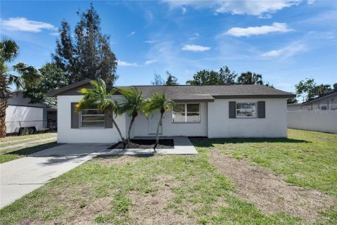 House in Apollo Beach, Florida 3 bedrooms, 107.4 sq.m. № 1526615 - photo 1