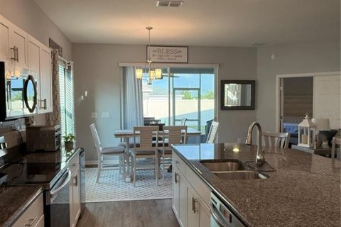 House in Winter Haven, Florida 4 bedrooms, 189.61 sq.m. № 1750021 - photo 11