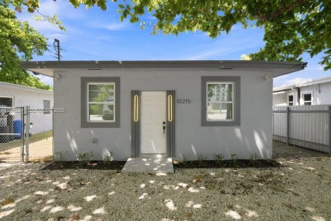 House in Cutler Bay, Florida 1 bedroom, 55.18 sq.m. № 2346959