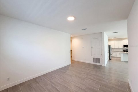 Casa en venta en Clermont, Florida, 4 dormitorios, 195.09 m2 № 2120086 - foto 6