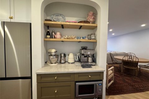 Condo in Wilton Manors, Florida, 1 bedroom № 2249989 - photo 11
