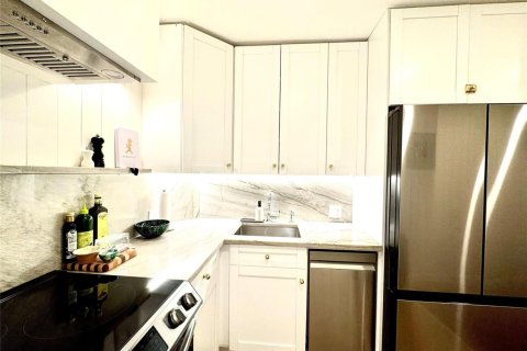 Condo in Wilton Manors, Florida, 1 bedroom № 2249989 - photo 24