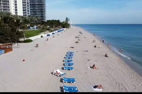 Condominio en venta en Sunny Isles Beach, Florida, 33.44 m2 № 2029069 - foto 2
