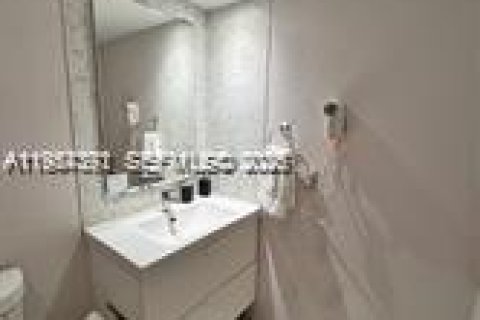 Condominio en venta en Sunny Isles Beach, Florida, 33.44 m2 № 2029069 - foto 16