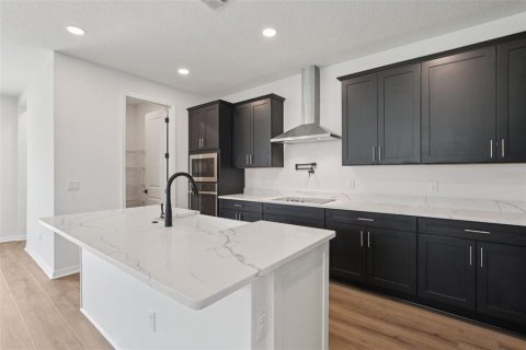 House in New Port Richey, Florida 4 bedrooms, 260.31 sq.m. № 1780757 - photo 8