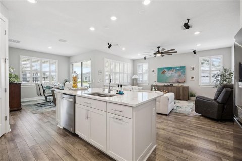 House in Winter Garden, Florida 4 bedrooms, 294.69 sq.m. № 2150831 - photo 18