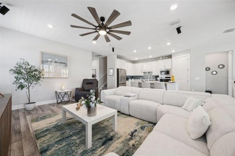 House in Winter Garden, Florida 4 bedrooms, 294.69 sq.m. № 2150831 - photo 14