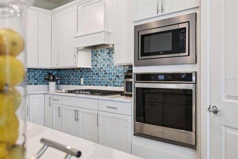 House in Winter Garden, Florida 4 bedrooms, 294.69 sq.m. № 2150831 - photo 22