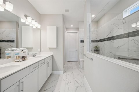House in Winter Garden, Florida 4 bedrooms, 294.69 sq.m. № 2150831 - photo 29