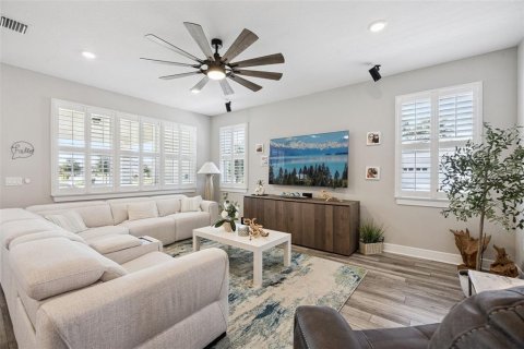 House in Winter Garden, Florida 4 bedrooms, 294.69 sq.m. № 2150831 - photo 15