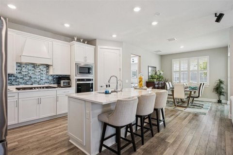 House in Winter Garden, Florida 4 bedrooms, 294.69 sq.m. № 2150831 - photo 17