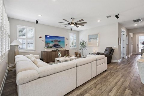 House in Winter Garden, Florida 4 bedrooms, 294.69 sq.m. № 2150831 - photo 13