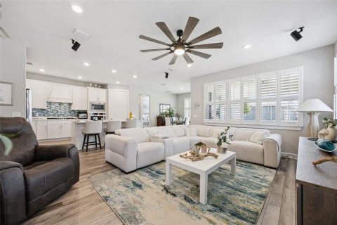 House in Winter Garden, Florida 4 bedrooms, 294.69 sq.m. № 2150831 - photo 12