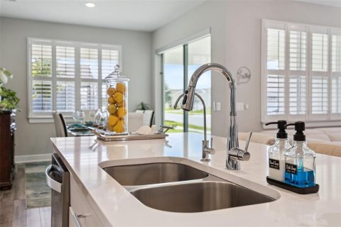 House in Winter Garden, Florida 4 bedrooms, 294.69 sq.m. № 2150831 - photo 19