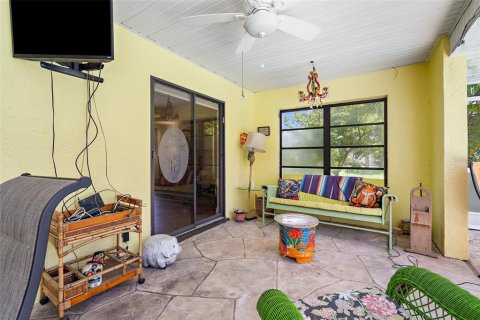 House in Punta Gorda, Florida 3 bedrooms, 165.92 sq.m. № 1812912 - photo 2