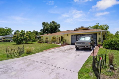 House in Punta Gorda, Florida 3 bedrooms, 165.92 sq.m. № 1812912 - photo 6