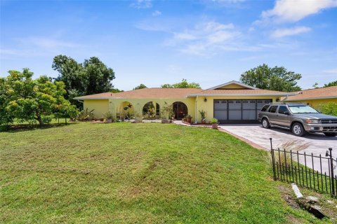 House in Punta Gorda, Florida 3 bedrooms, 165.92 sq.m. № 1812912 - photo 4