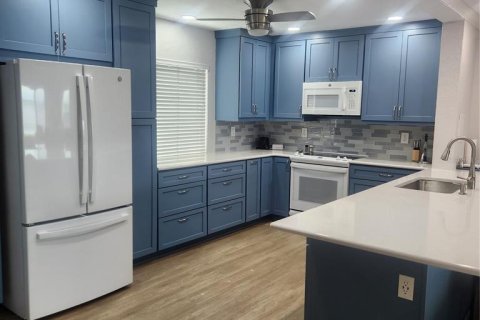 Condo in Longboat Key, Florida, 2 bedrooms  № 2375809 - photo 11