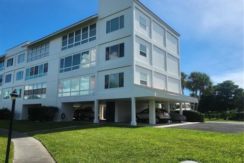Condo in Longboat Key, Florida, 2 bedrooms  № 2375809 - photo 8