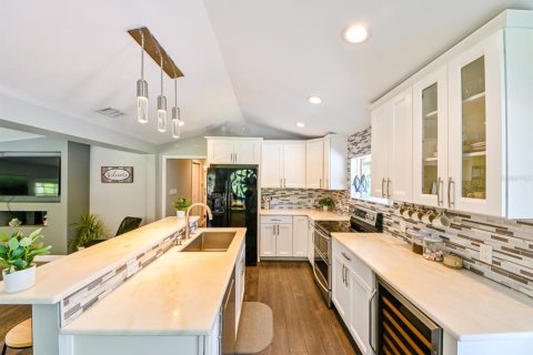 Casa en venta en Brandon, Florida, 4 dormitorios, 176.7 m2 № 1347098 - foto 5