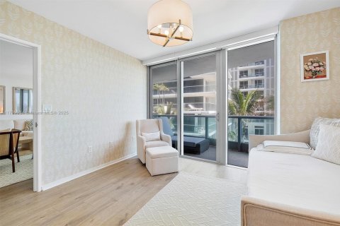 Condo in Surfside, Florida, 2 bedrooms  № 1865703 - photo 17
