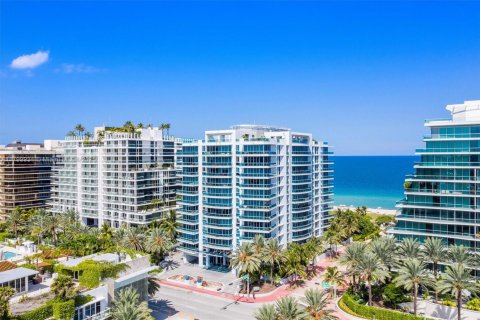 Condo in Surfside, Florida, 2 bedrooms  № 1865703 - photo 1